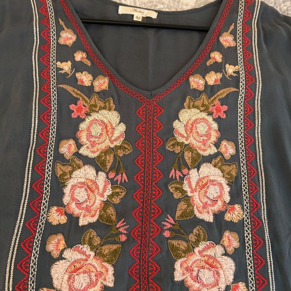 Andree by Unit XL Top